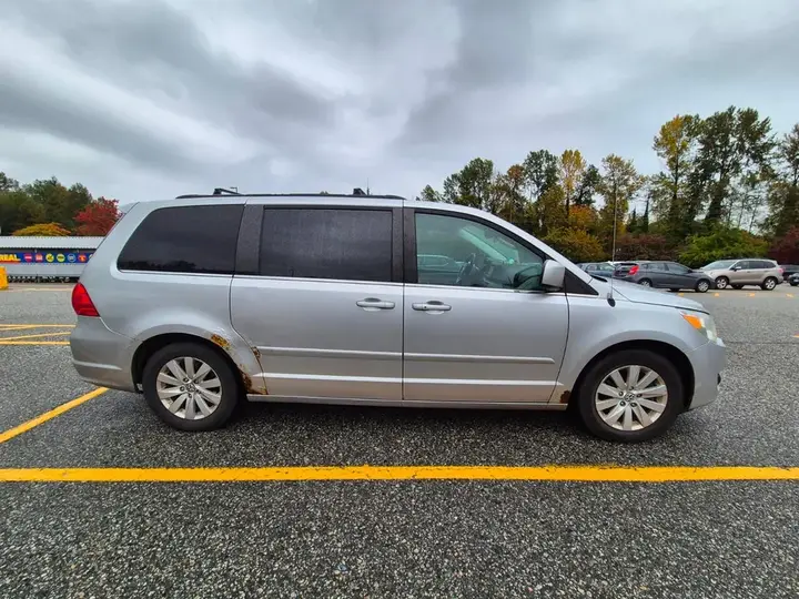 Volkswagen Routan 2012 photo 3