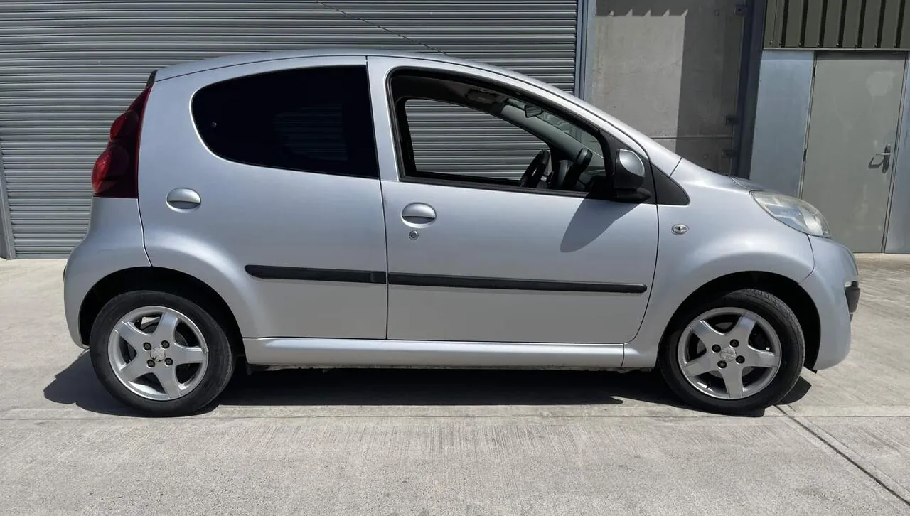 Peugeot 107 2013 photo 2