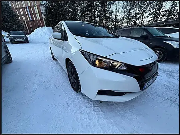 Nissan Leaf 2022 photo 2