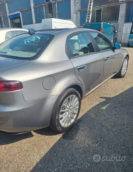 Alfa Romeo 159 2006 photo 3
