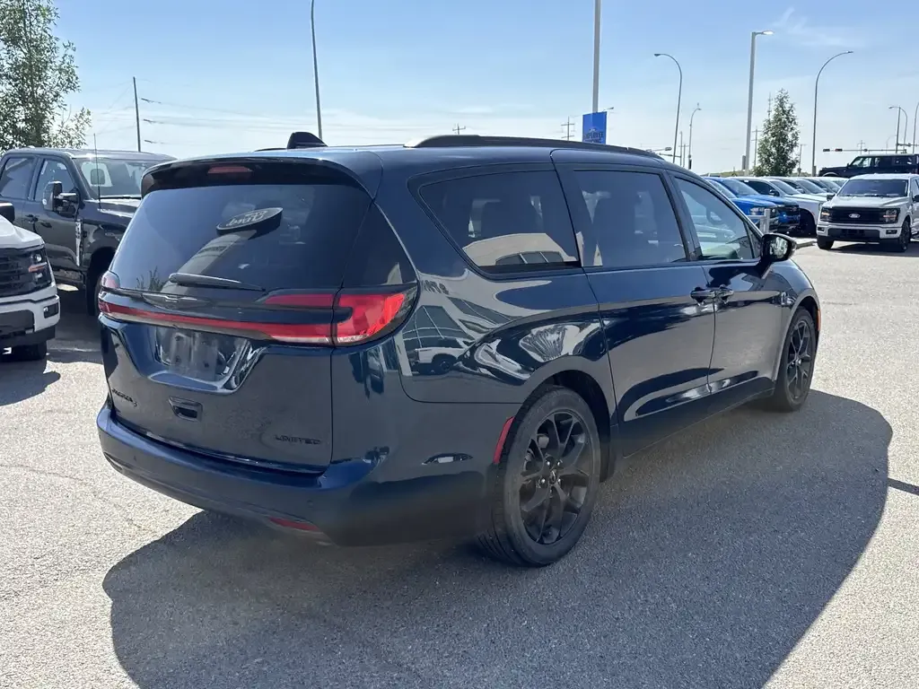 Chrysler Pacifica 2025 photo 5