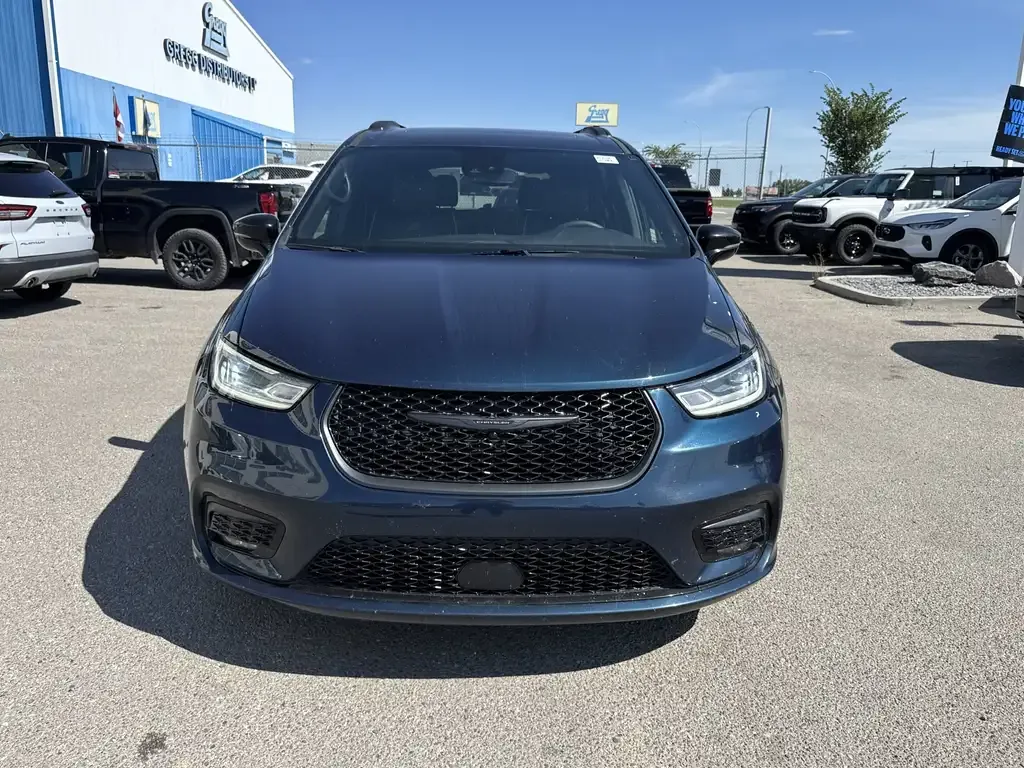 Chrysler Pacifica 2025 photo 3