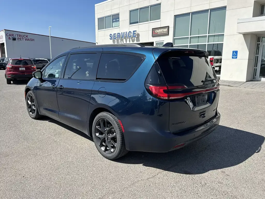 Chrysler Pacifica 2025 photo 2