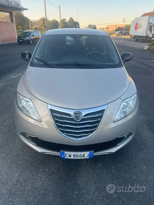 Lancia Ypsilon