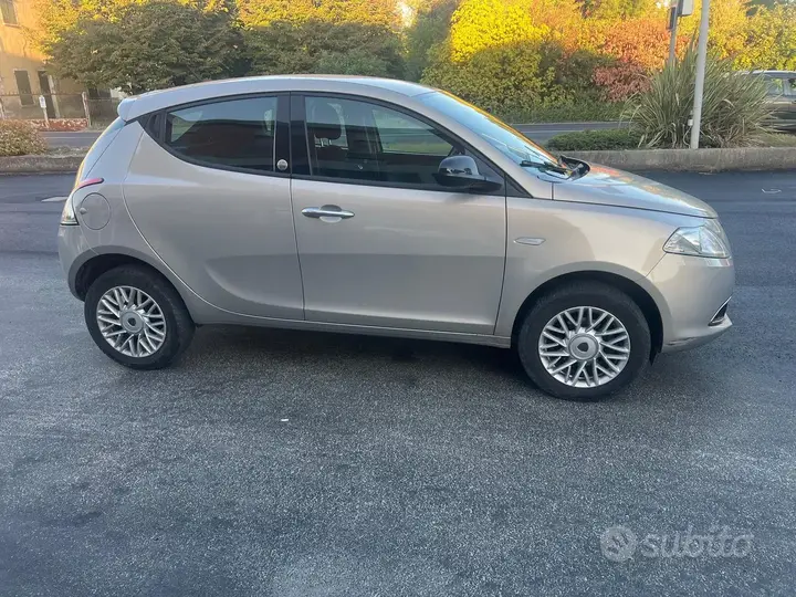 Lancia Ypsilon 2014 photo 4