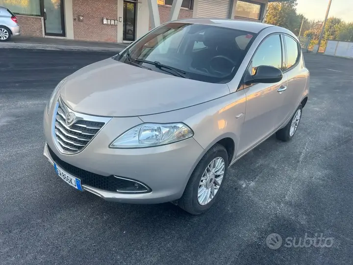 Lancia Ypsilon 2014 photo 2