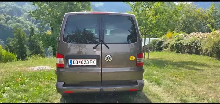 Volkswagen T5 2011 photo 3