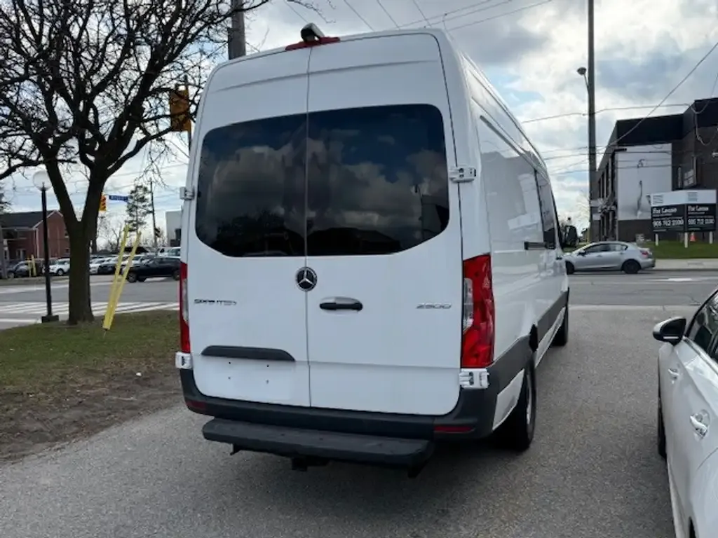 Mercedes-Benz Sprinter 2022 photo 3