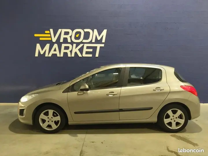 Peugeot 308 2012 photo 2