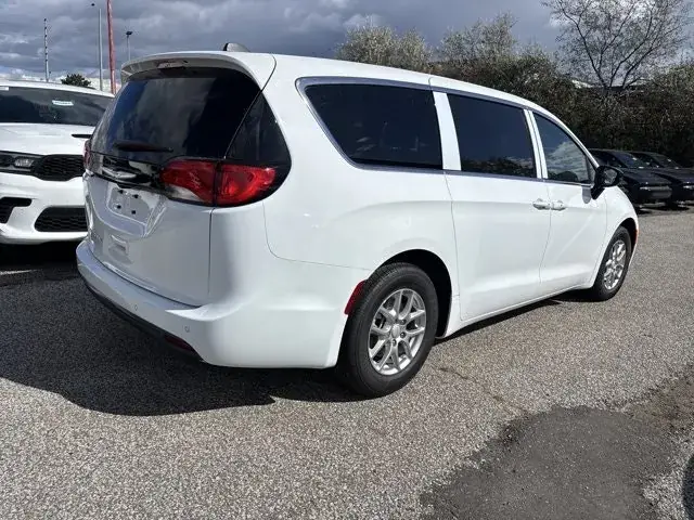Chrysler Grand Caravan 2027 photo 5