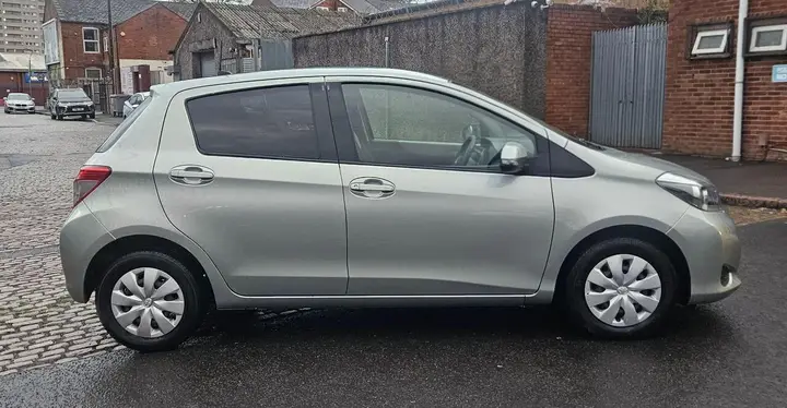 Toyota Yaris 2011 photo 4