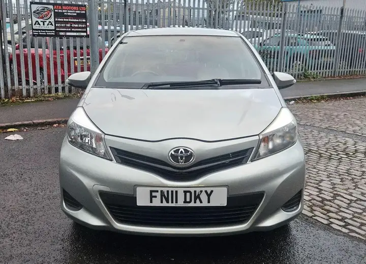 Toyota Yaris 2011 photo 2