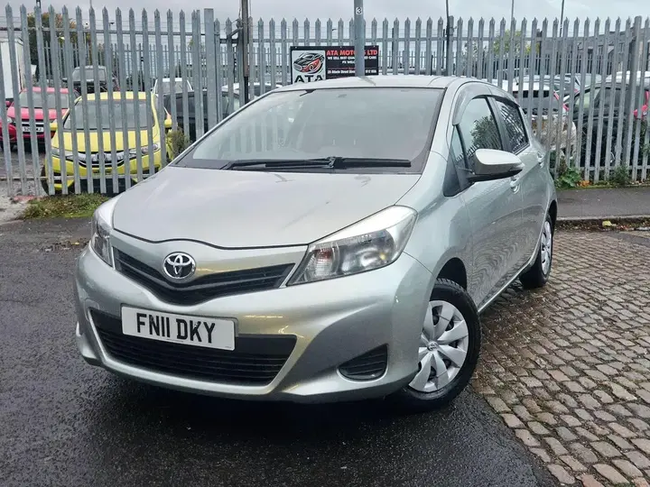 Toyota Yaris 2011 photo 3
