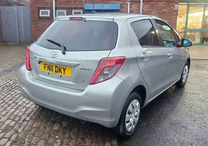 Toyota Yaris 2011 photo 5