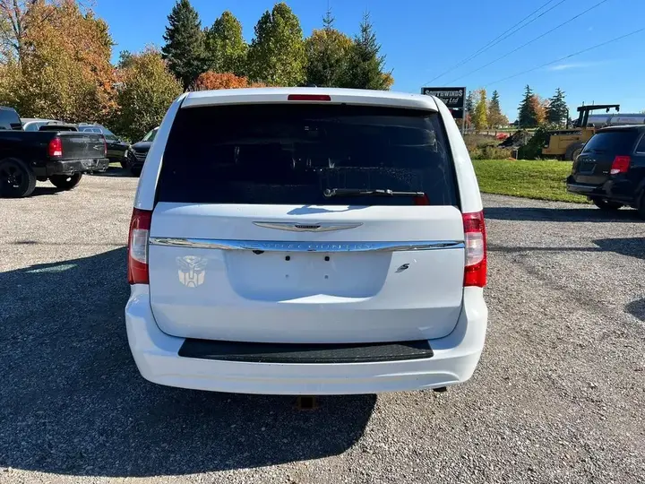 Chrysler Town & Country 2016 photo 4