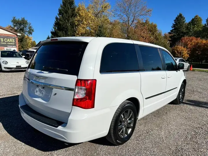 Chrysler Town & Country 2016 photo 5
