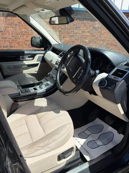Land Rover Range Rover Sport 2011 photo 5