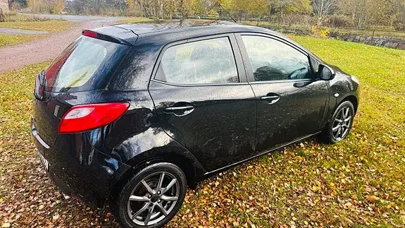 Mazda 2 2011 photo 5