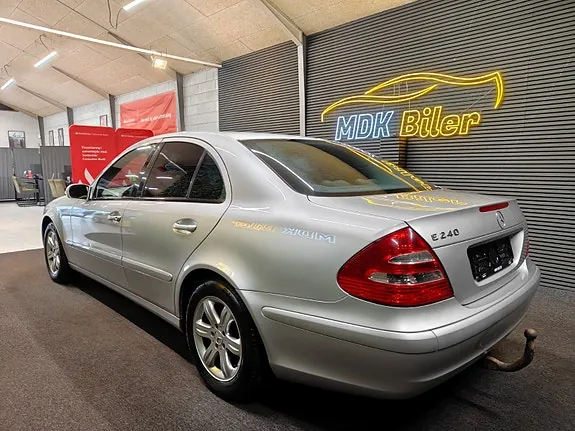 Mercedes-Benz E240 2005 photo 3