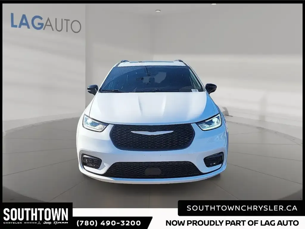 Chrysler Pacifica 2024 photo 2