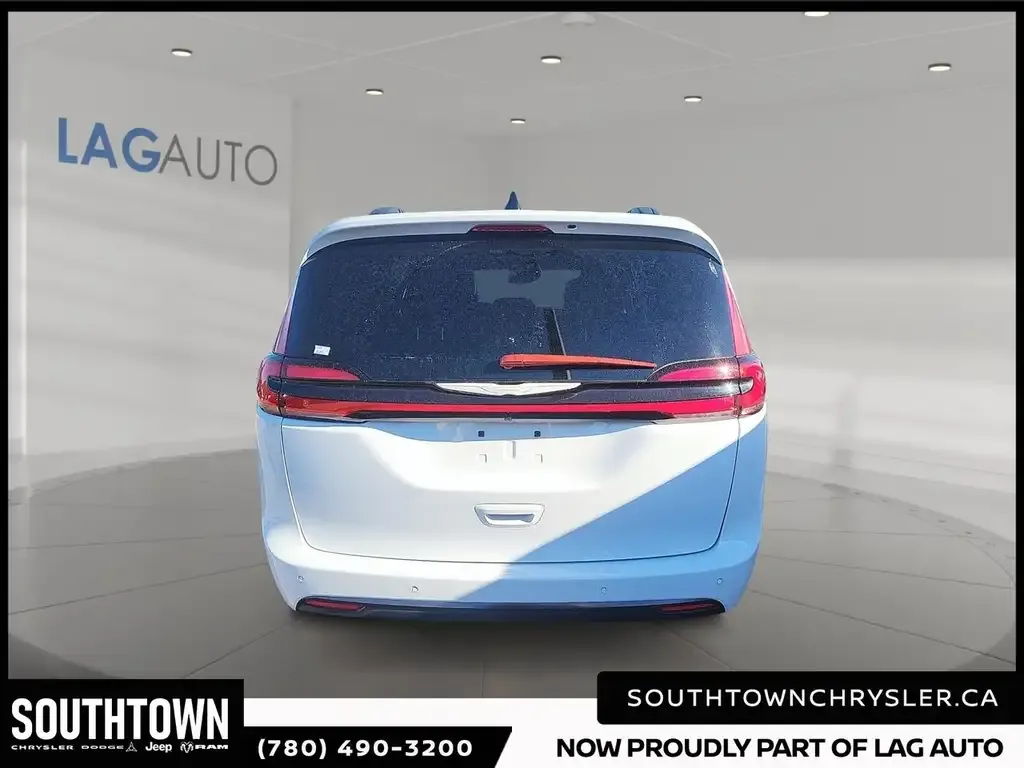 Chrysler Pacifica 2024 photo 3