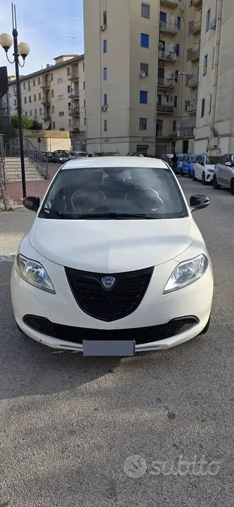 Lancia Ypsilon 2014 photo 2