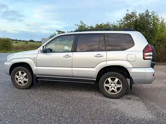 Toyota Land Cruiser 2004 photo 5