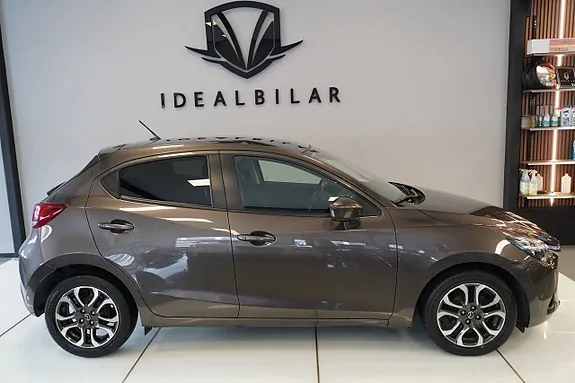 Mazda 2 2016 photo 2