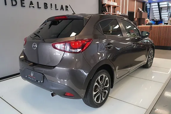 Mazda 2 2016 photo 3