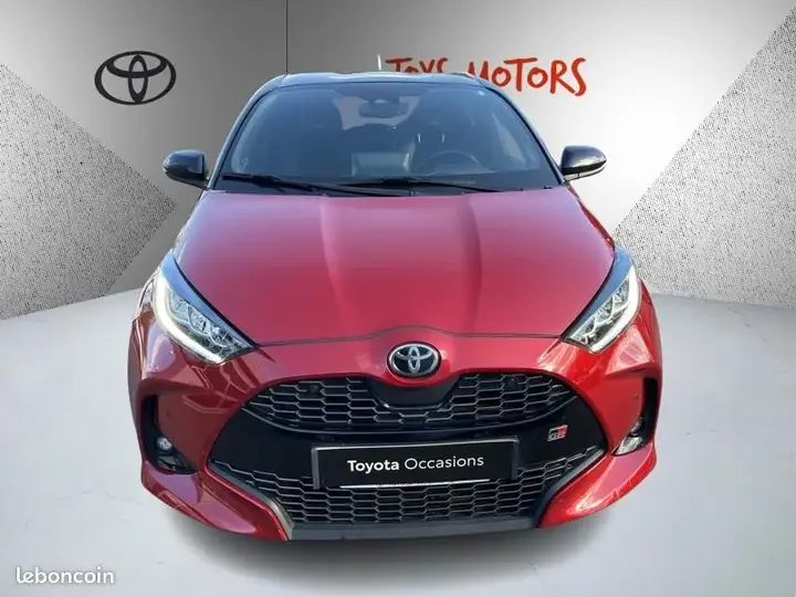 Toyota Yaris 2023 photo 2