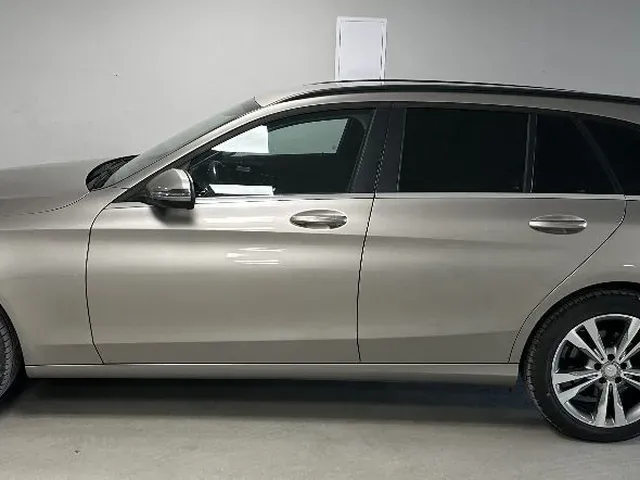 Mercedes-Benz C-Class 2018 photo 4