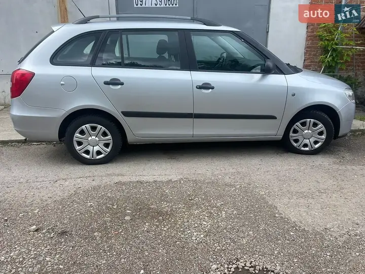 Skoda Fabia 2009 photo 5