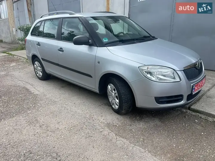 Skoda Fabia 2009 photo 2
