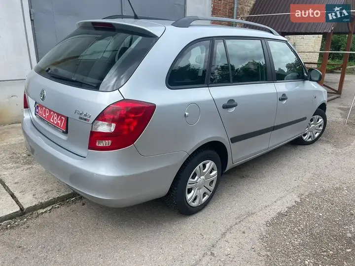 Skoda Fabia 2009 photo 3
