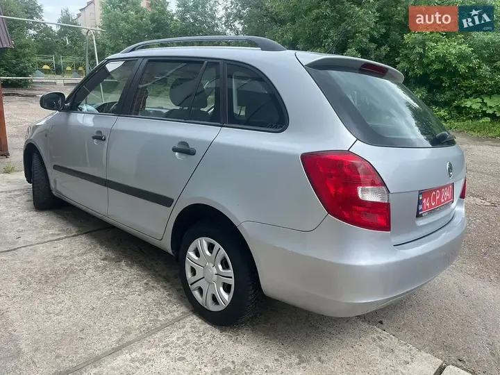 Skoda Fabia 2009 photo 4