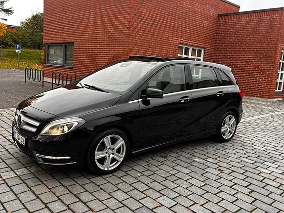 Mercedes-Benz B220 2013 photo 2