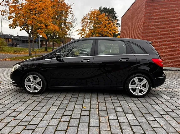 Mercedes-Benz B220 2013 photo 3