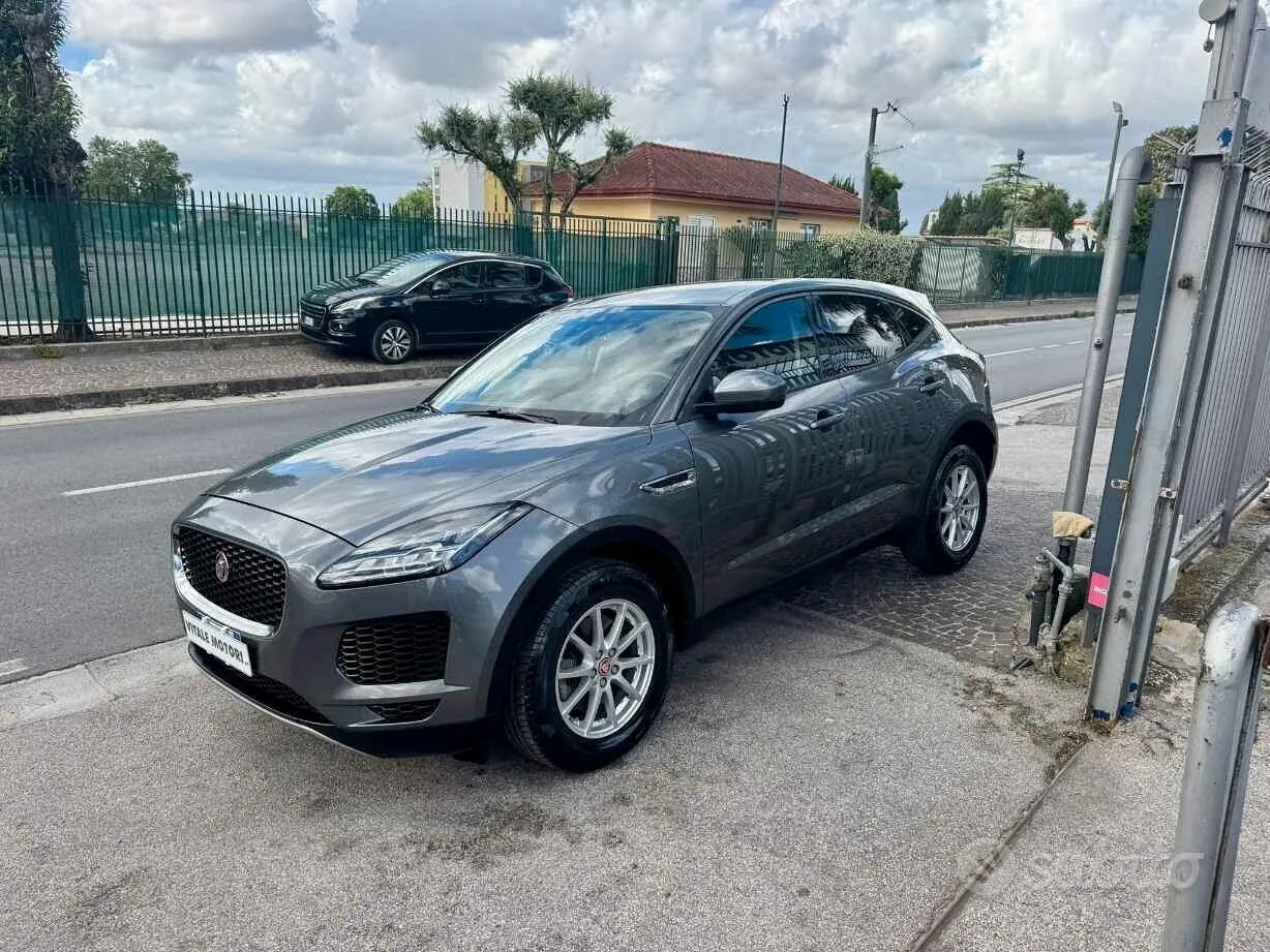 Jaguar E-Pace 2019 photo 4