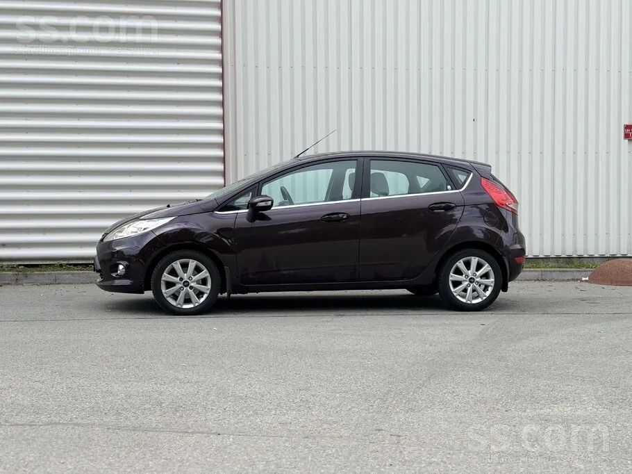 Ford Fiesta 2010 photo 2