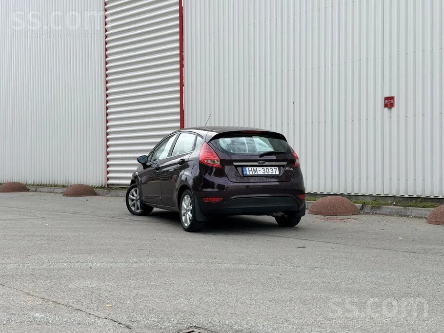 Ford Fiesta 2010 photo 3