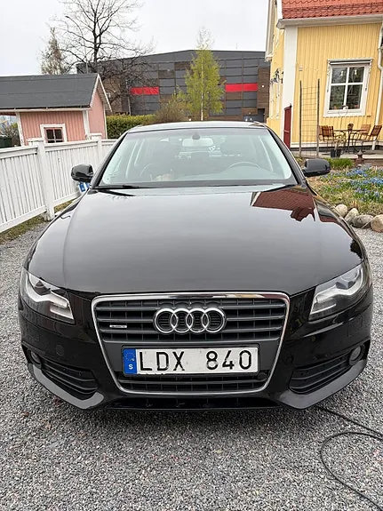 Audi A4 2011 photo 2