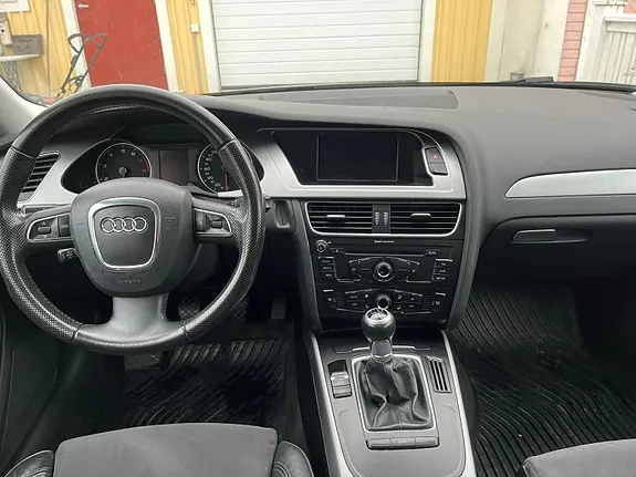 Audi A4 2011 photo 3