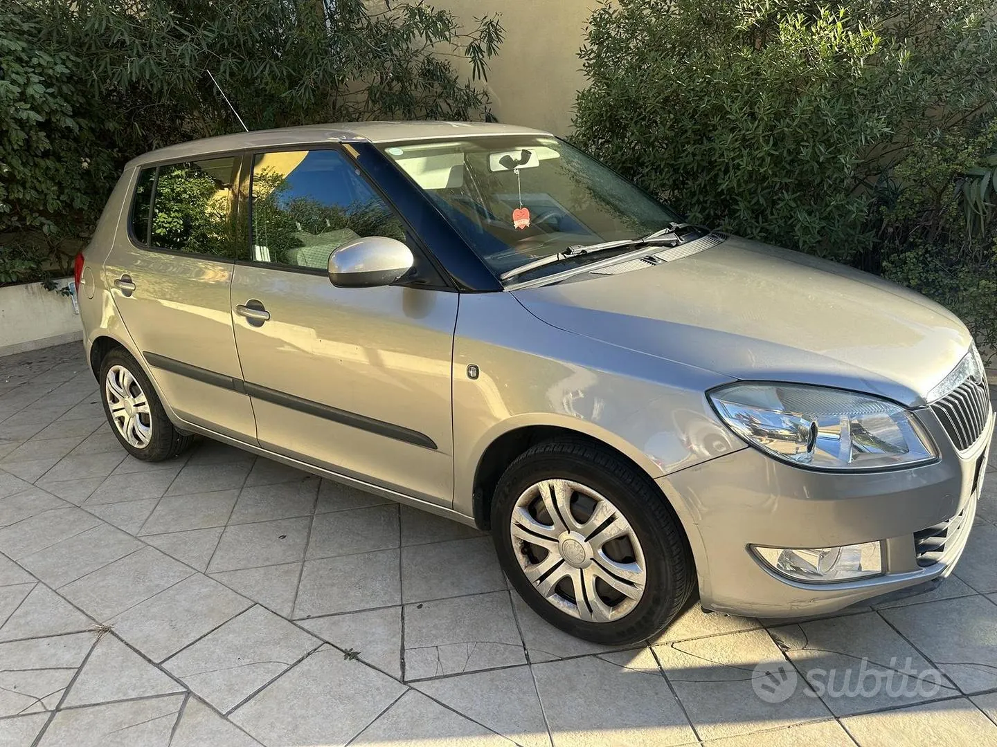 Skoda Fabia 2010 photo 2