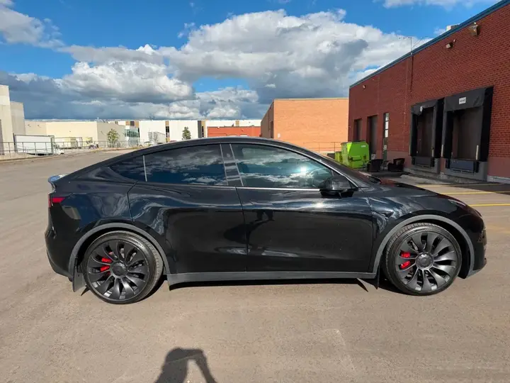 Tesla Model Y 2024 photo 2