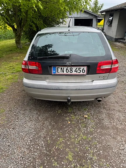 Volvo V40 2002 photo 2