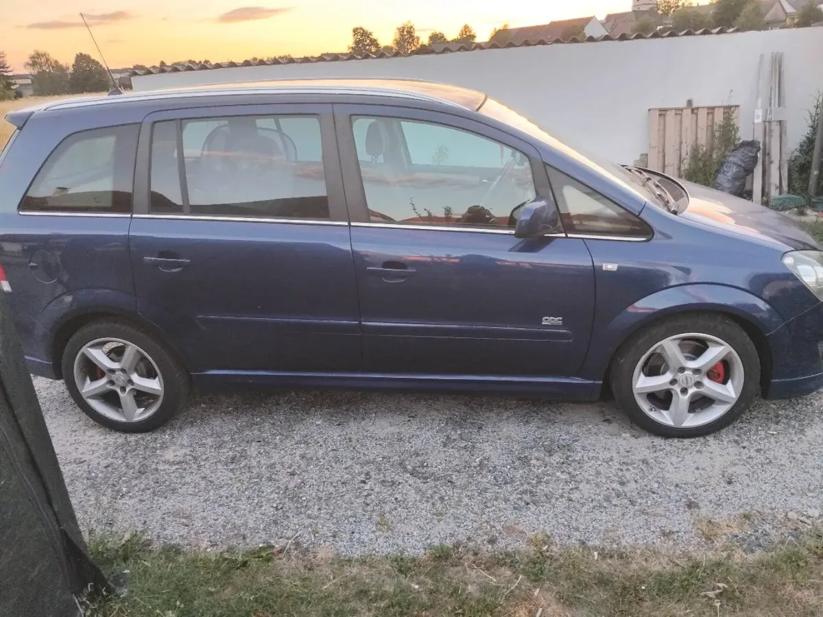 Opel Zafira 2010 photo 3