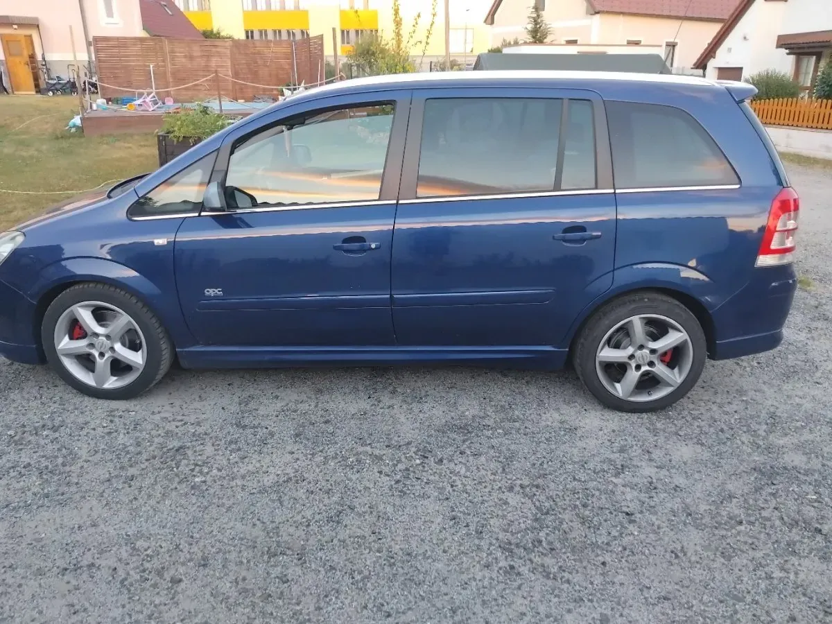 Opel Zafira 2010 photo 2