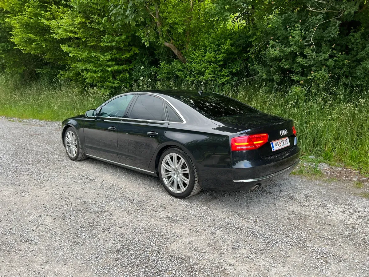Audi A8 2012 photo 3