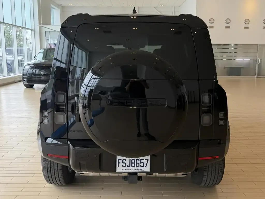 Land Rover Defender 2026 photo 5