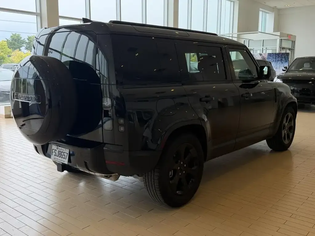 Land Rover Defender 2026 photo 4